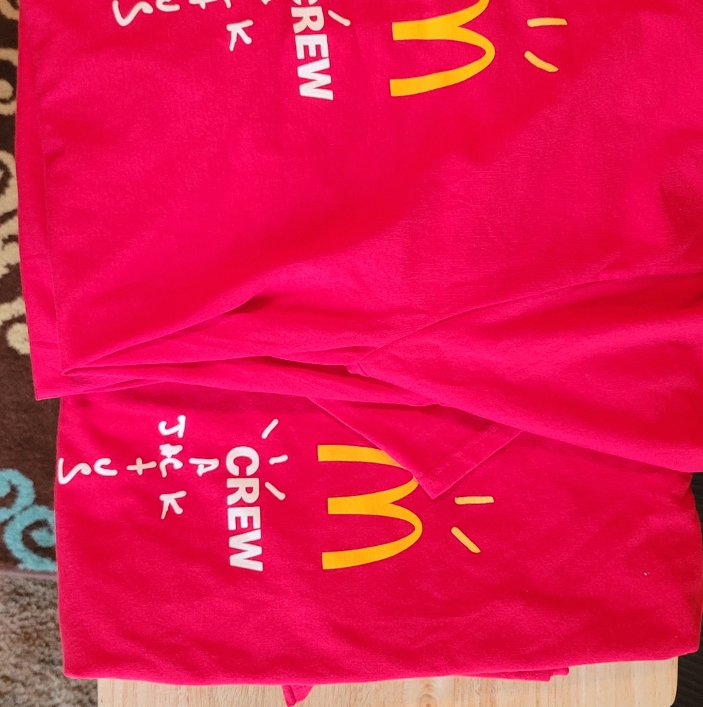 SOLD 🚨🚨 SOLD 's X-large shirts